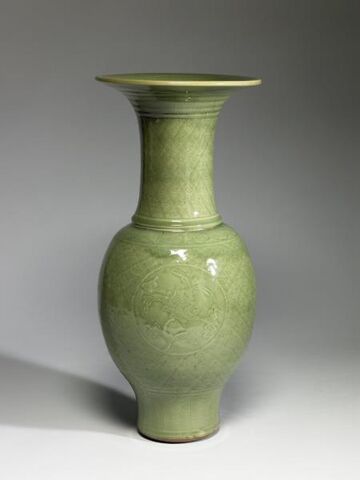 Large Phoenix-tail vase