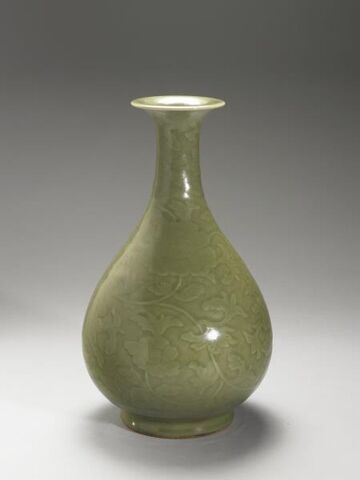 Yuhuchun vase with raised floral pattern