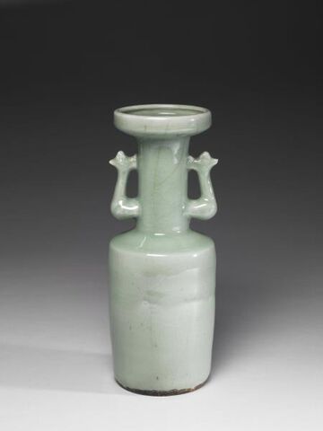 Vase with phoenix-head handles