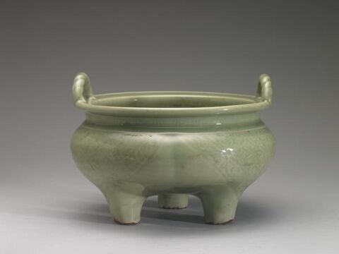 Ding-type burner with rope-shaped ears