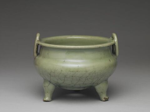 Tripod incense burner