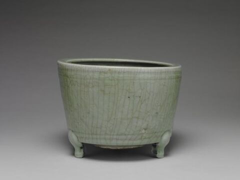 Tripod incense burner