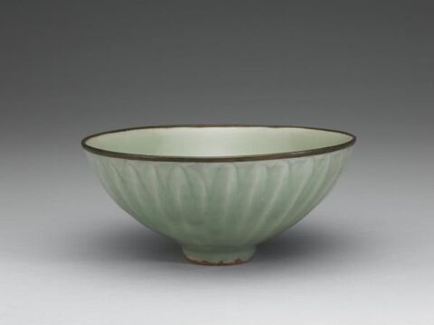 Bowl with lotus-petal pattern