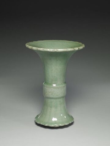 Floral-rimmed Gu vase with incised floral decoration