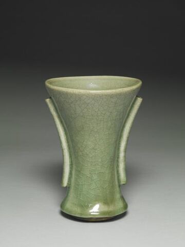Gu-shaped vase