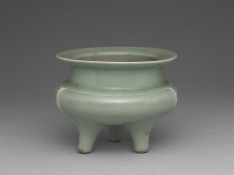 Tripod incense burner