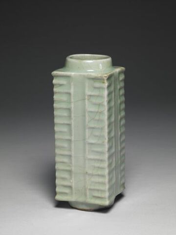 Cong-shaped vase
