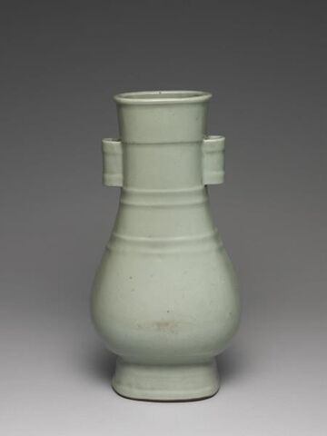 Hu jar with tubular handles and linear pattern