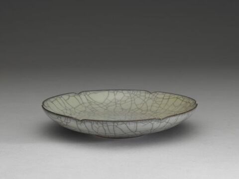 Dish with hibiscus-shaped rim