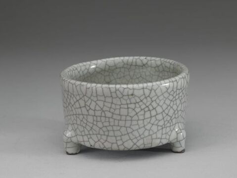 Tripod incense burner