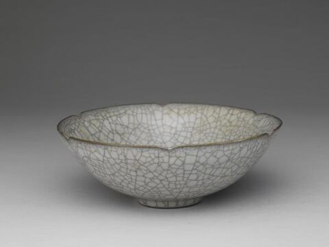Bowl with lobed rim
