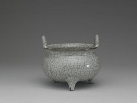 Tripod incense burner with loop handles