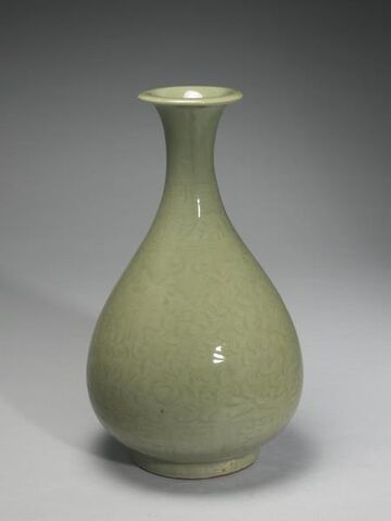 Yuhuchun vase with incised floral decoration