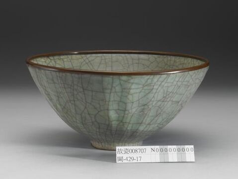 Chrysanthemum-shaped bowl
