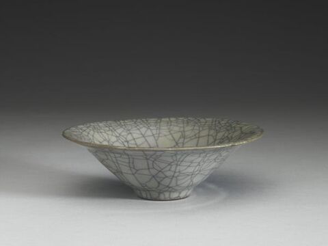 Lobed bowl