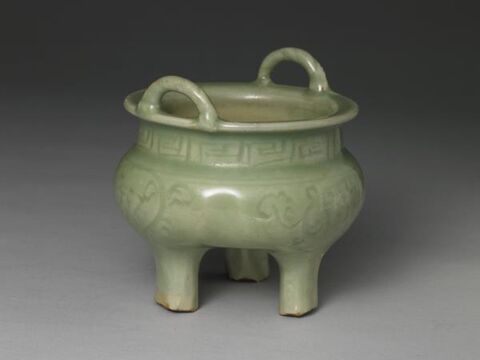 Ding-type burner with incised floral design