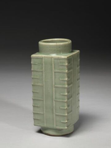 Cong-shaped vase