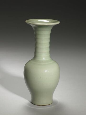 Fengwei everted-rim vase with linear pattern