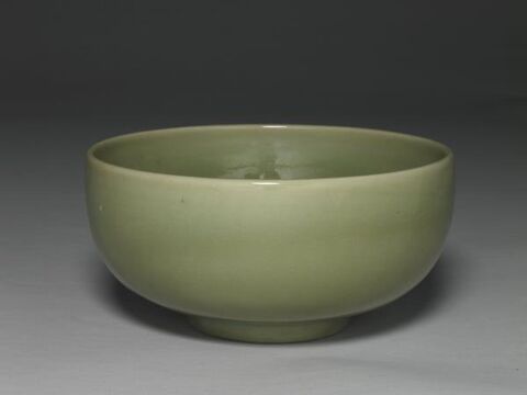 Large bowl with straight wall