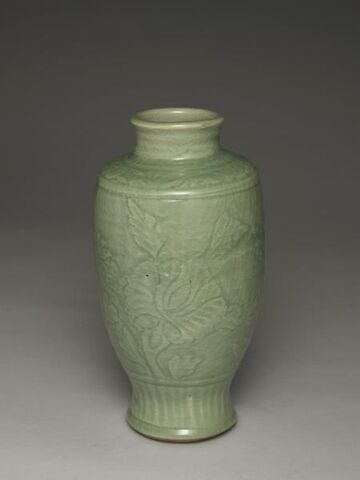 Lantern-shaped vase with incised floral design