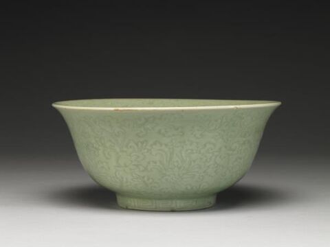 Bowl with incised floral decoration