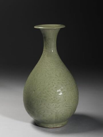 Yuhuchun vase with incised floral decoration