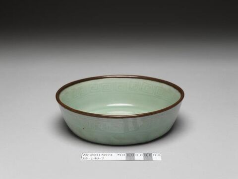 Washer with incised paired chi-dragons decoration