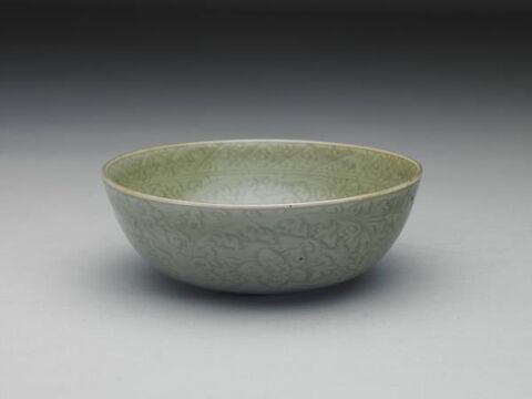 Shallow bowl with incised floral design