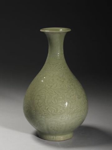 Yuhuchun vase with incised floral design