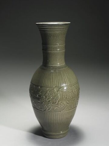 Phoenix-tail vase with floral design in relief