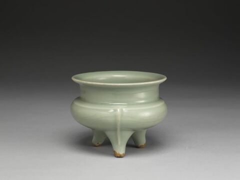 Tripod incense burner