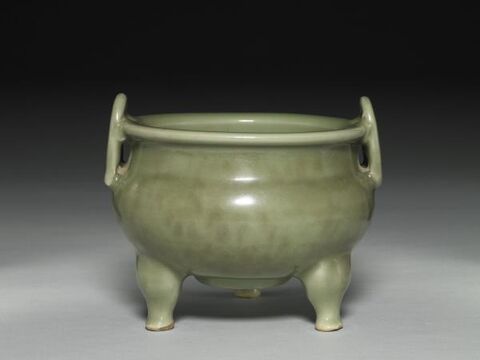 Ding-shaped tripod incense burner