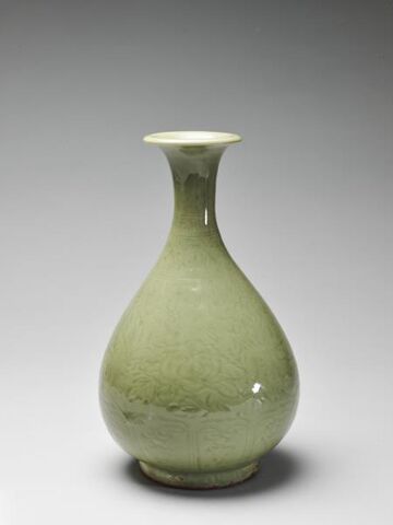 Yuhuchun vase with incised peony decoration