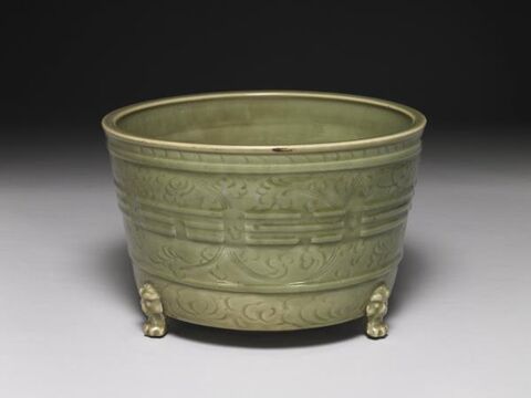 Incense burner with eight trigrams and incised decoration