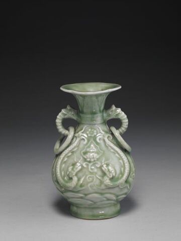Vase with ring handles and impressed decoration of dragon and phoenix