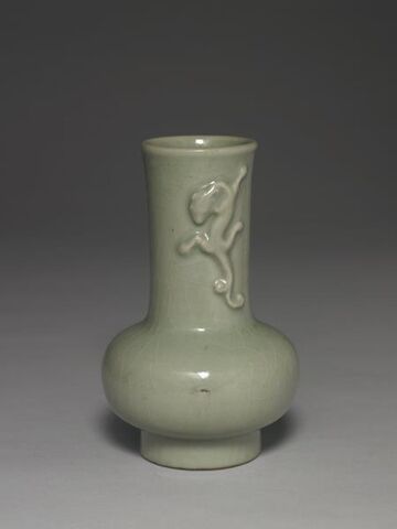 Mallet-vase with chi-dragon decoration