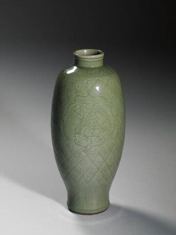 Lantern-shaped vase with incised floral decoration