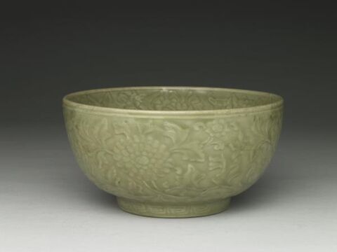 Bowl with incised four-seasons flower decoration