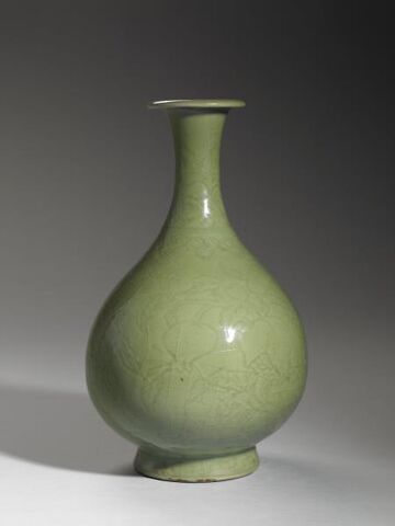 Yuhuchun vase with incised pomegranate decoration