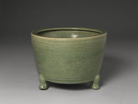 Incense burner with incised design