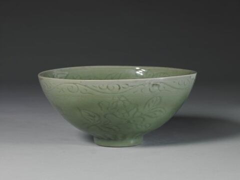 Bowl with incised floral decoration