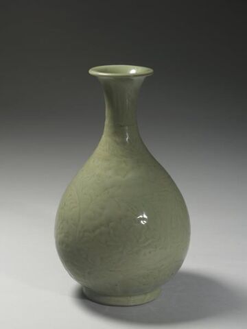 Yuhuchun vase with incised floral decoration