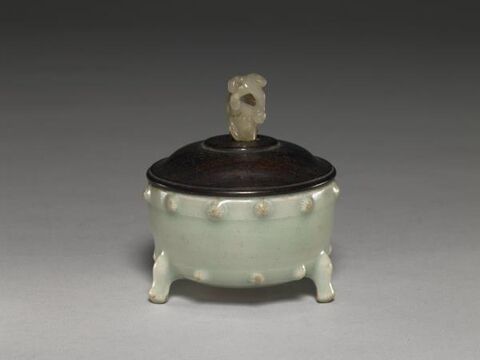 Tripod incense burner