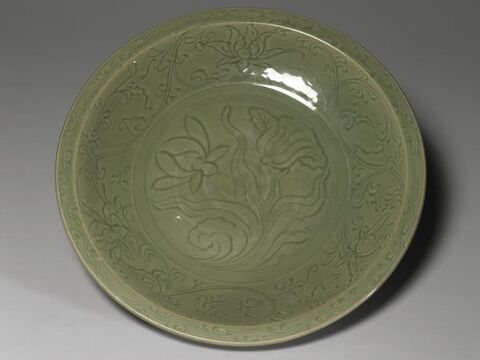 Dish with angled rim and incised lotus spray decoration