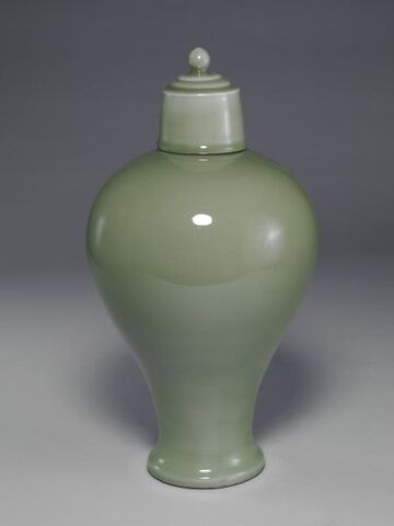 Lidded meiping vase