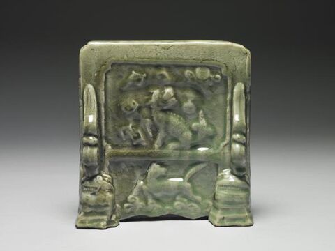 Table screen with auspicious animal decoration