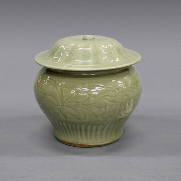 青釉刻花盖罐