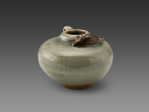 青釉堆鼠水盂